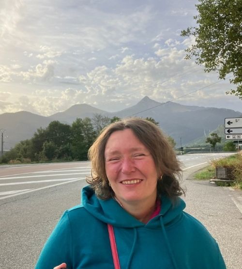 Portrait de Virginie Collard, massothérapeute aveugle et fondatrice d’ALMEO à Liège